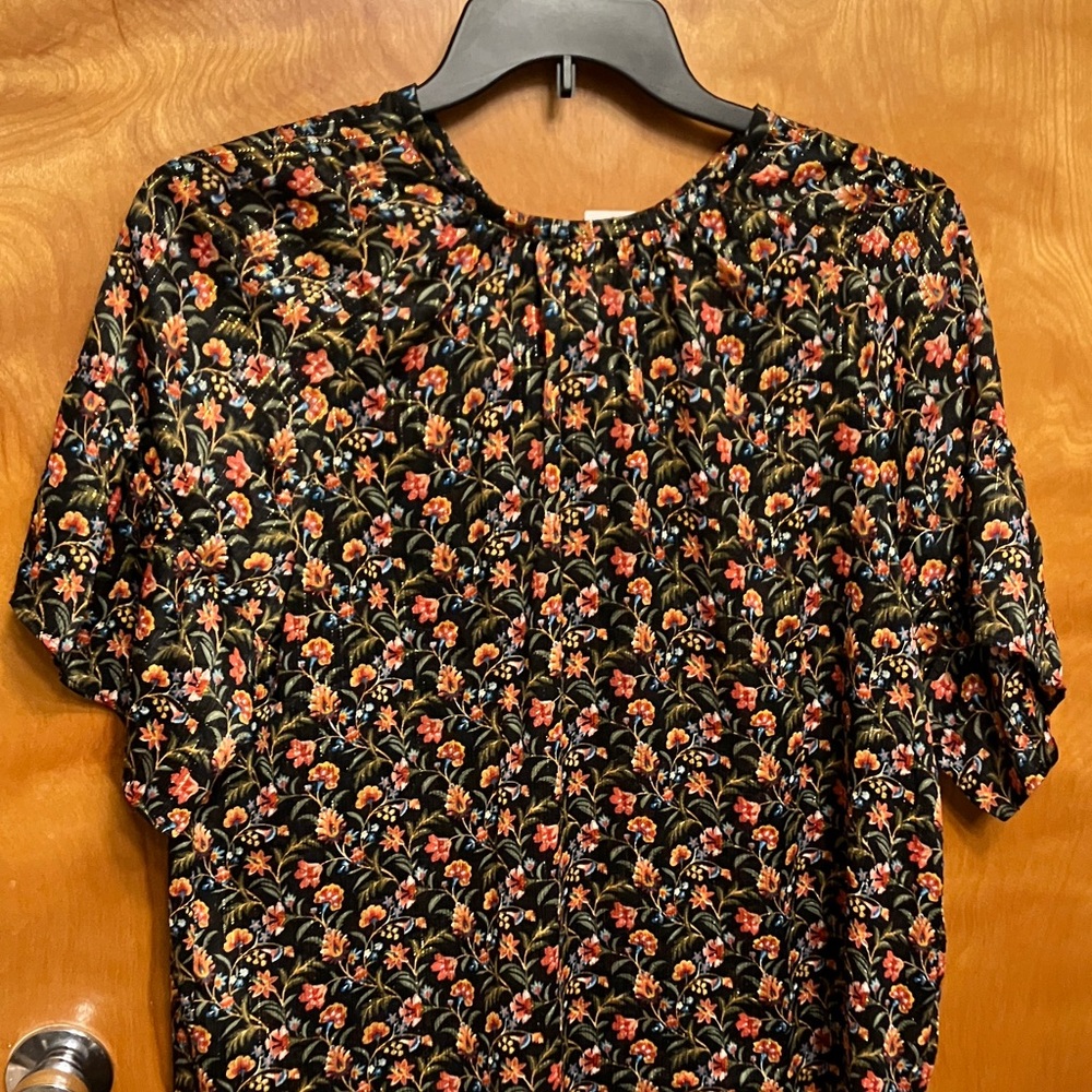 LOFT Black Floral Women's Blouse. Size L. Gold shimmer through out. Ties in back